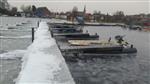 Russische Beer over haven Westmaas